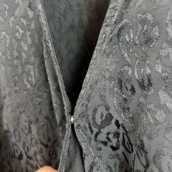 Buffalo David Bitton Womens S Black Animal V Neck Long Sleeve Blouse Top Blouse - Picture 12 of 15